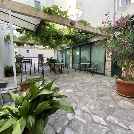 Guesthouse Tri Palme Bečići エクステリア 写真