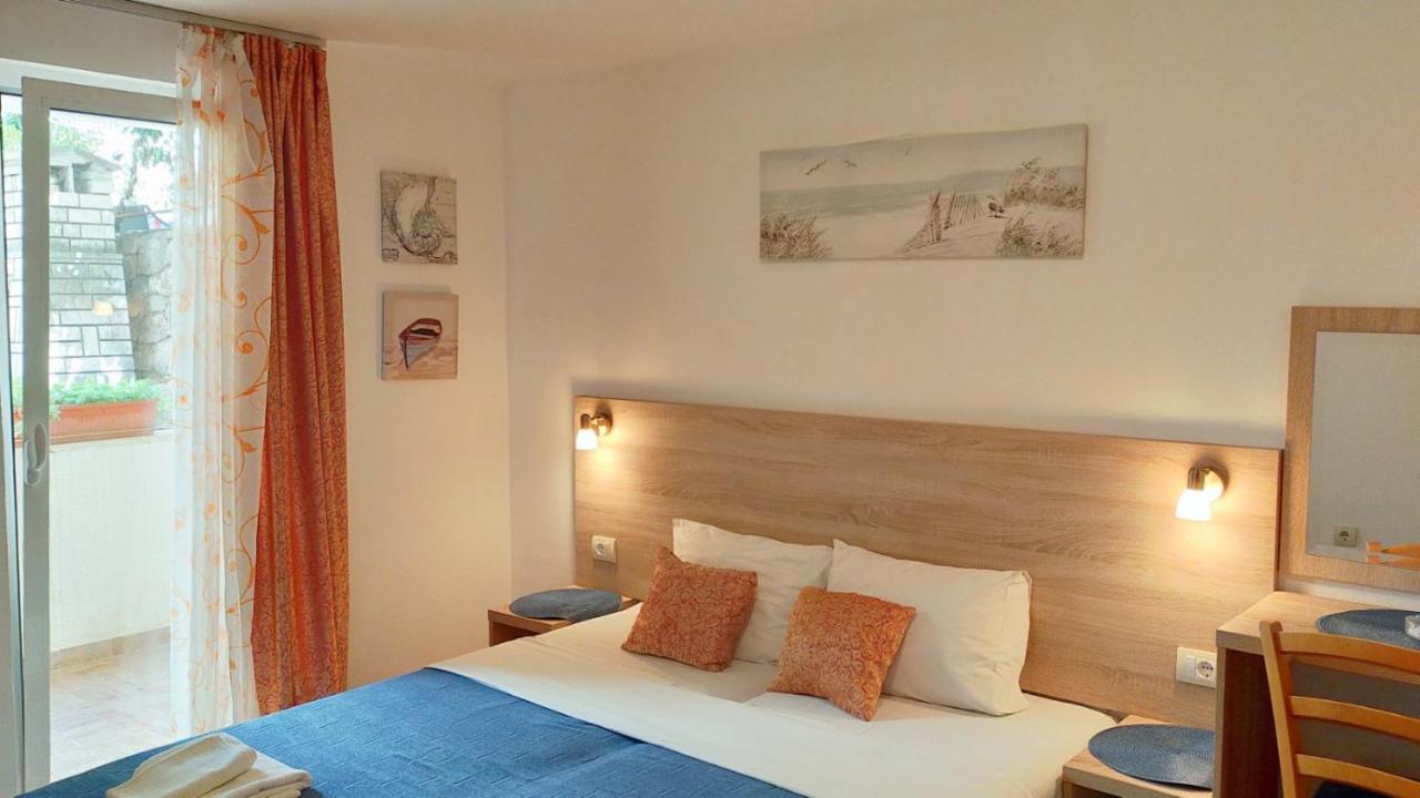 Guesthouse Tri Palme Bečići エクステリア 写真