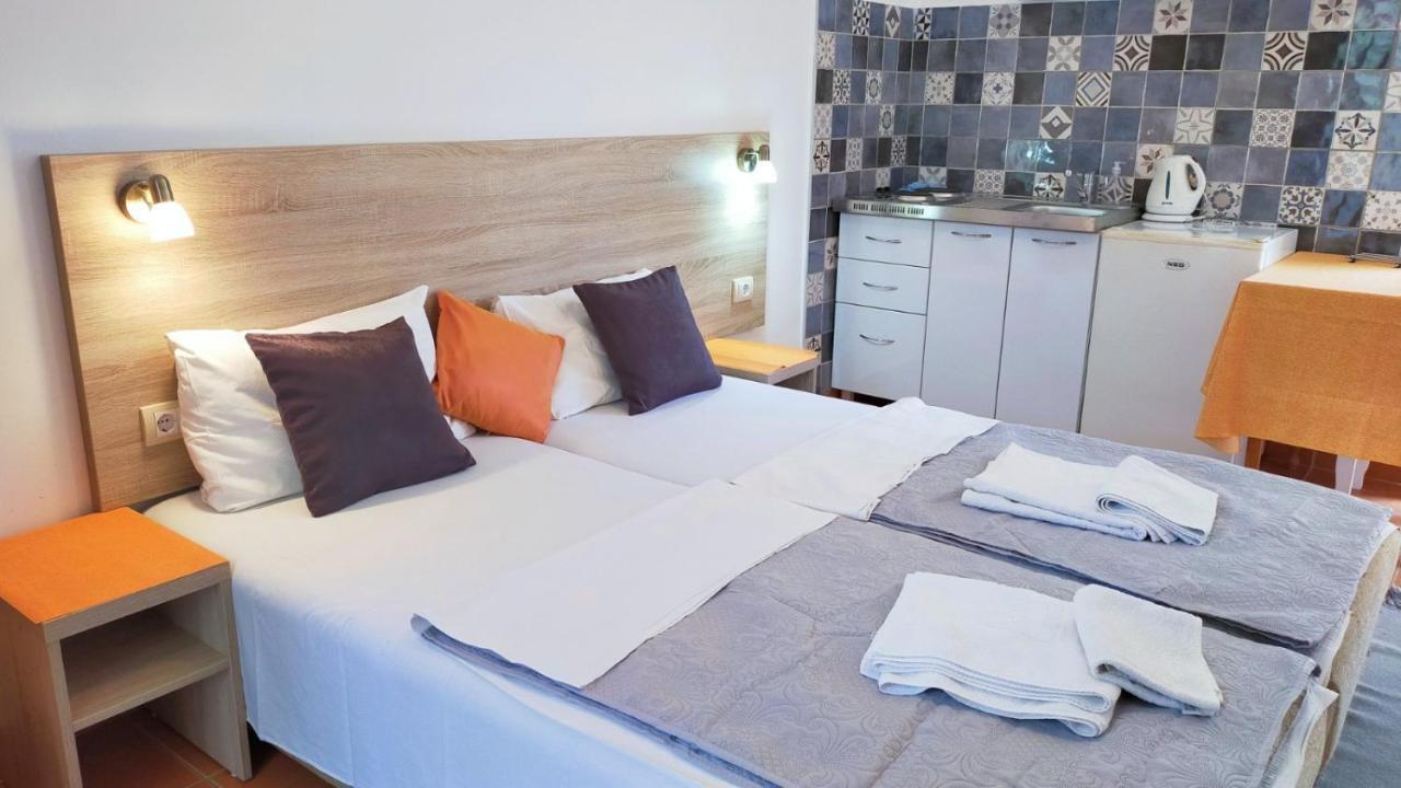 Guesthouse Tri Palme Bečići エクステリア 写真