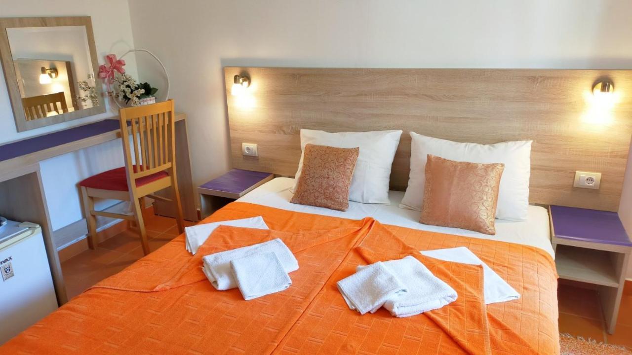 Guesthouse Tri Palme Bečići エクステリア 写真