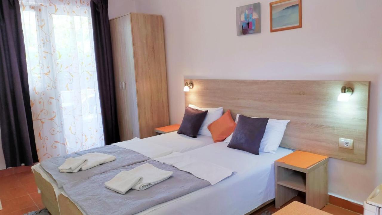 Guesthouse Tri Palme Bečići エクステリア 写真