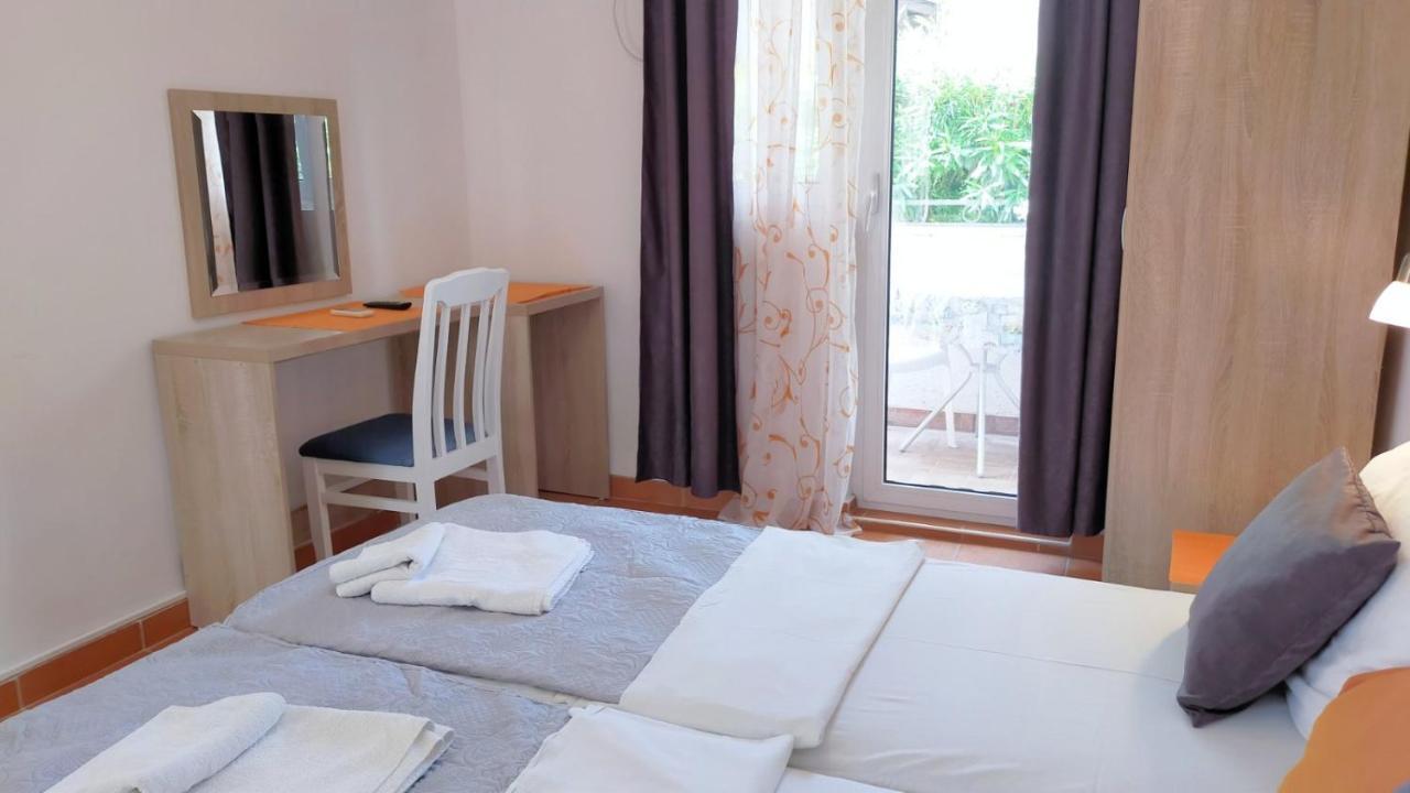 Guesthouse Tri Palme Bečići エクステリア 写真