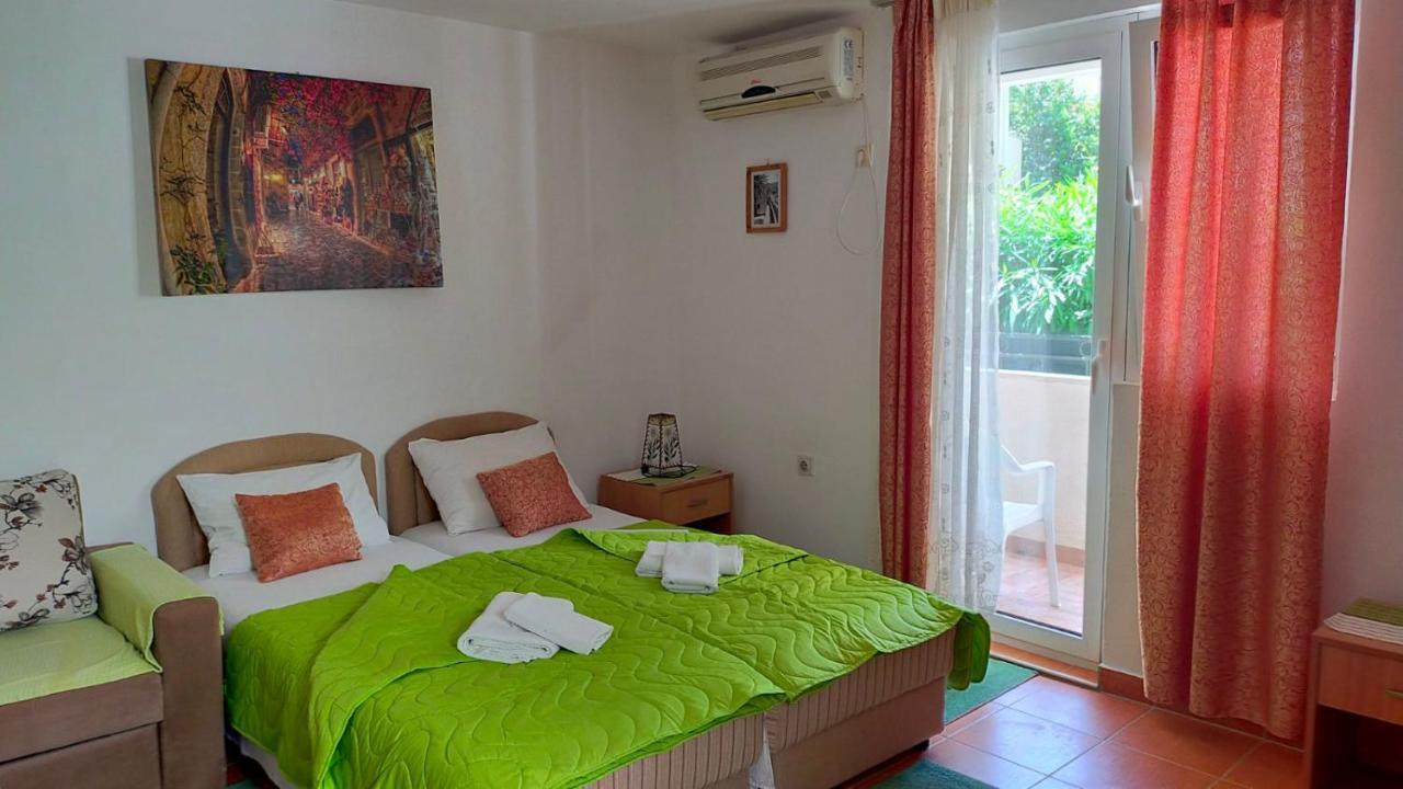 Guesthouse Tri Palme Bečići エクステリア 写真
