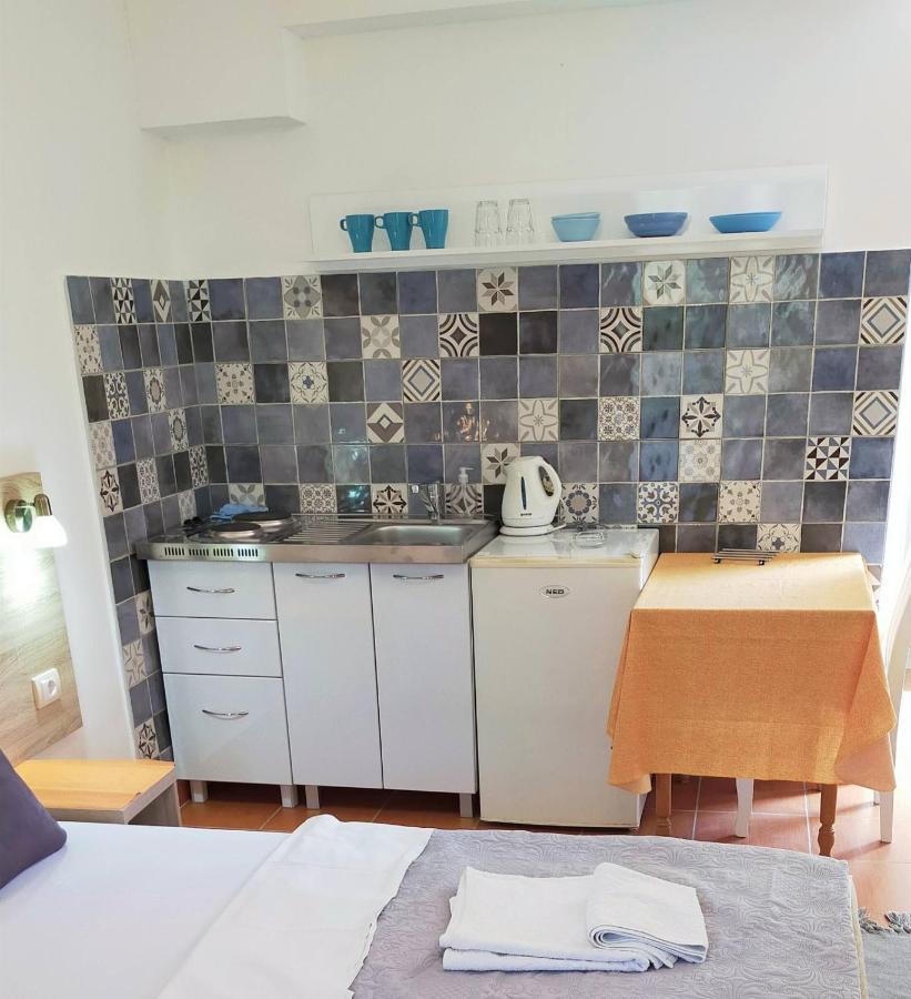 Guesthouse Tri Palme Bečići エクステリア 写真