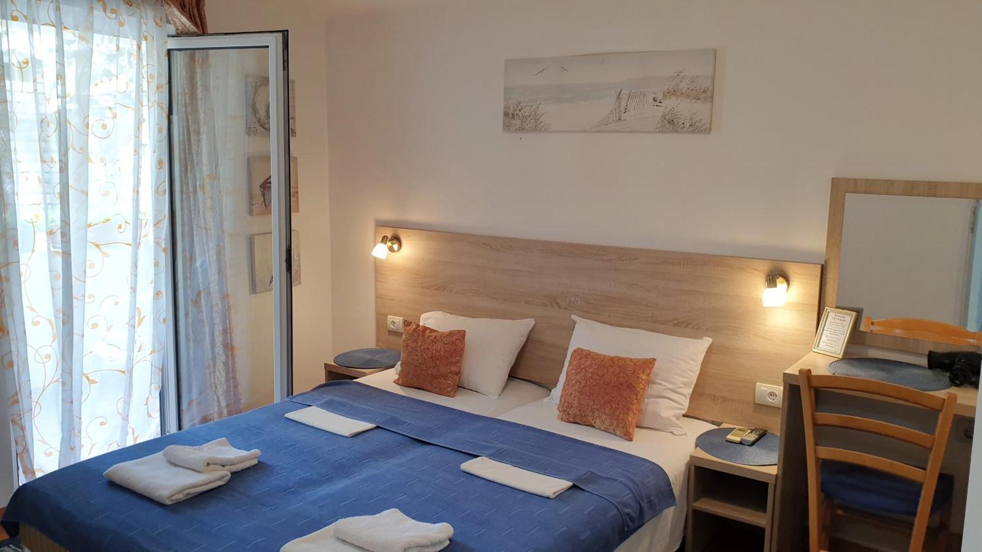 Guesthouse Tri Palme Bečići エクステリア 写真