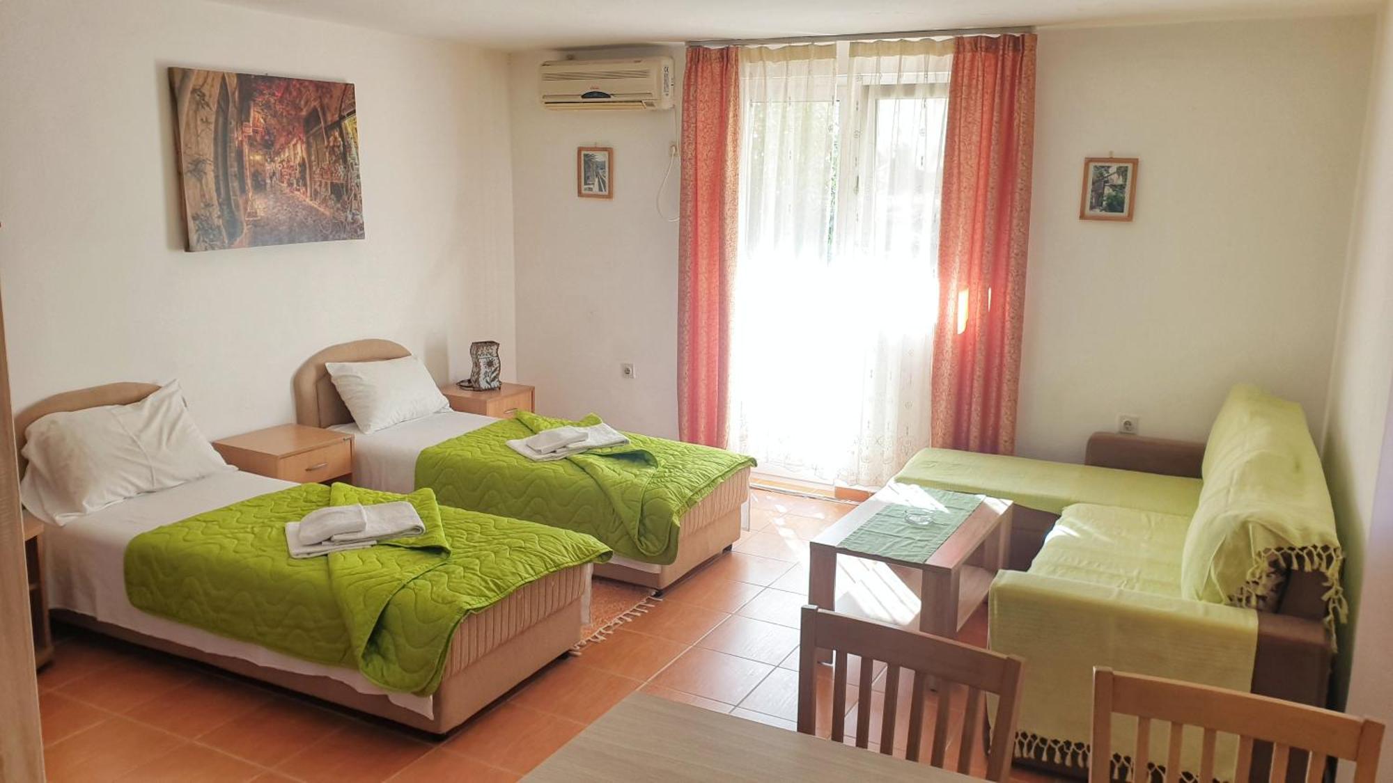 Guesthouse Tri Palme Bečići エクステリア 写真