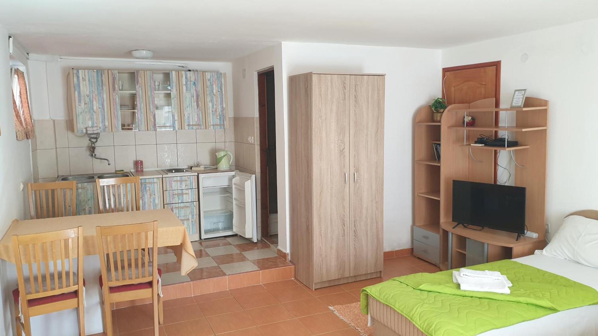 Guesthouse Tri Palme Bečići エクステリア 写真