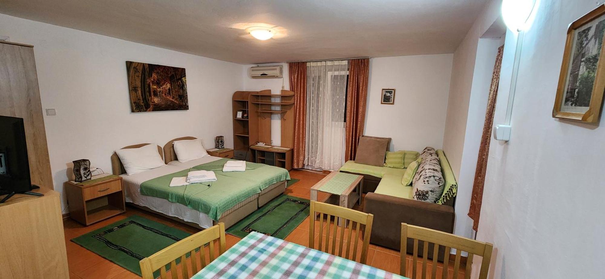 Guesthouse Tri Palme Bečići エクステリア 写真