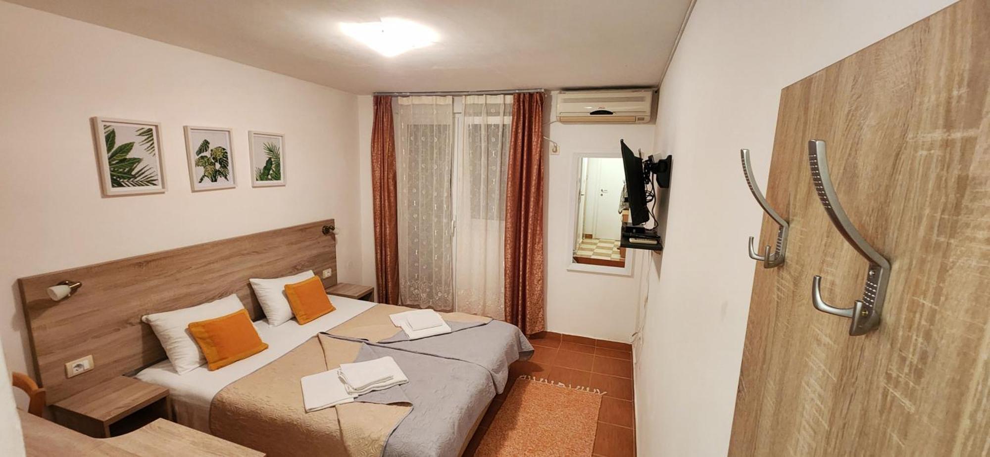 Guesthouse Tri Palme Bečići エクステリア 写真