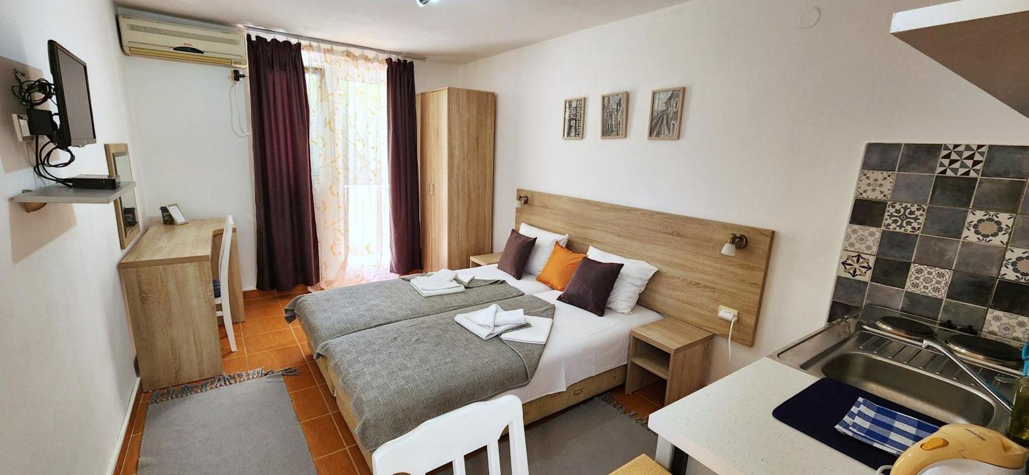 Guesthouse Tri Palme Bečići エクステリア 写真