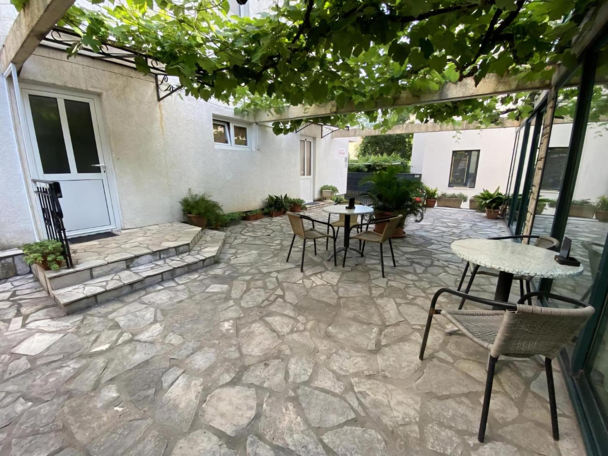 Guesthouse Tri Palme Bečići エクステリア 写真