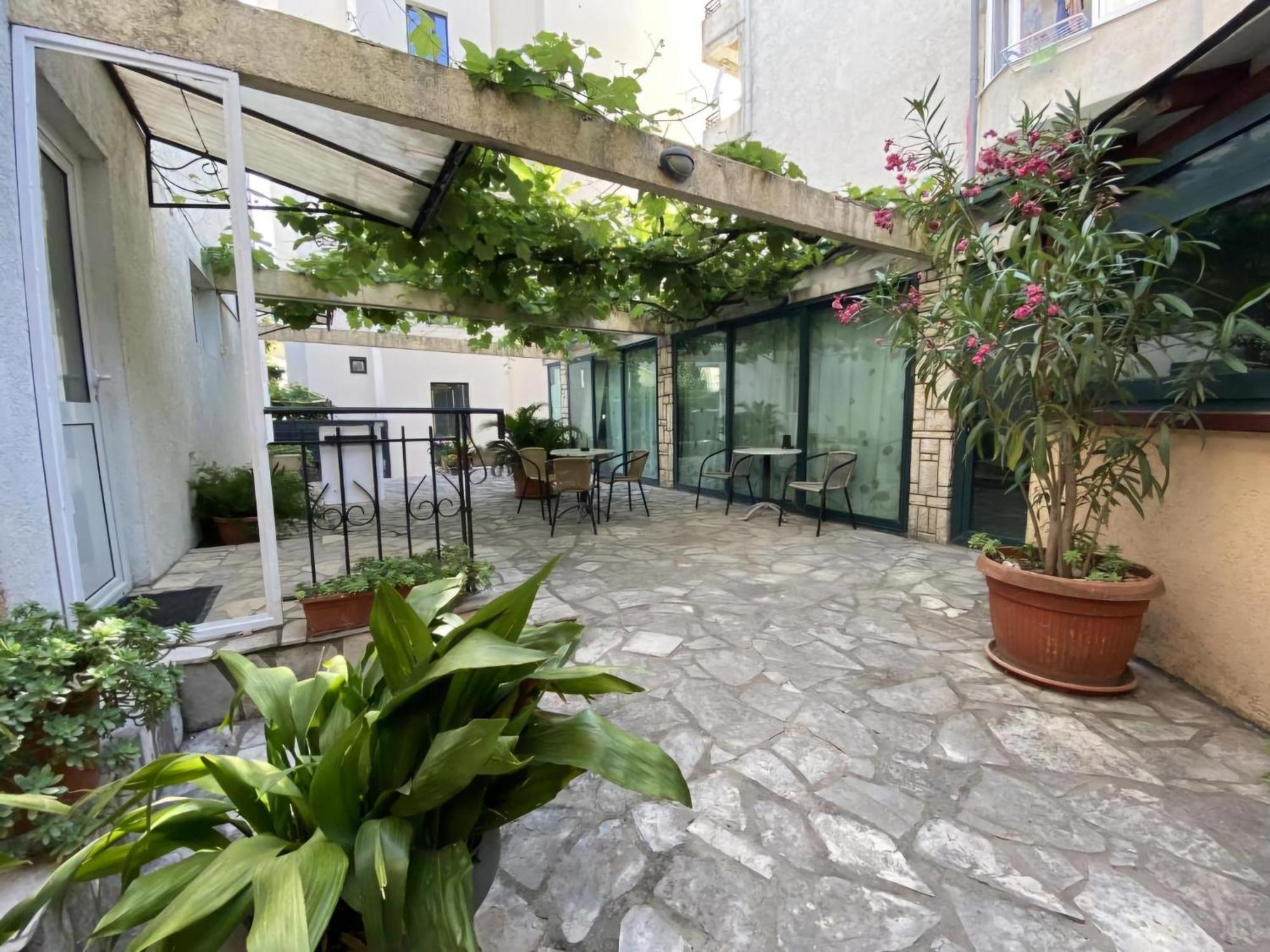 Guesthouse Tri Palme Bečići エクステリア 写真