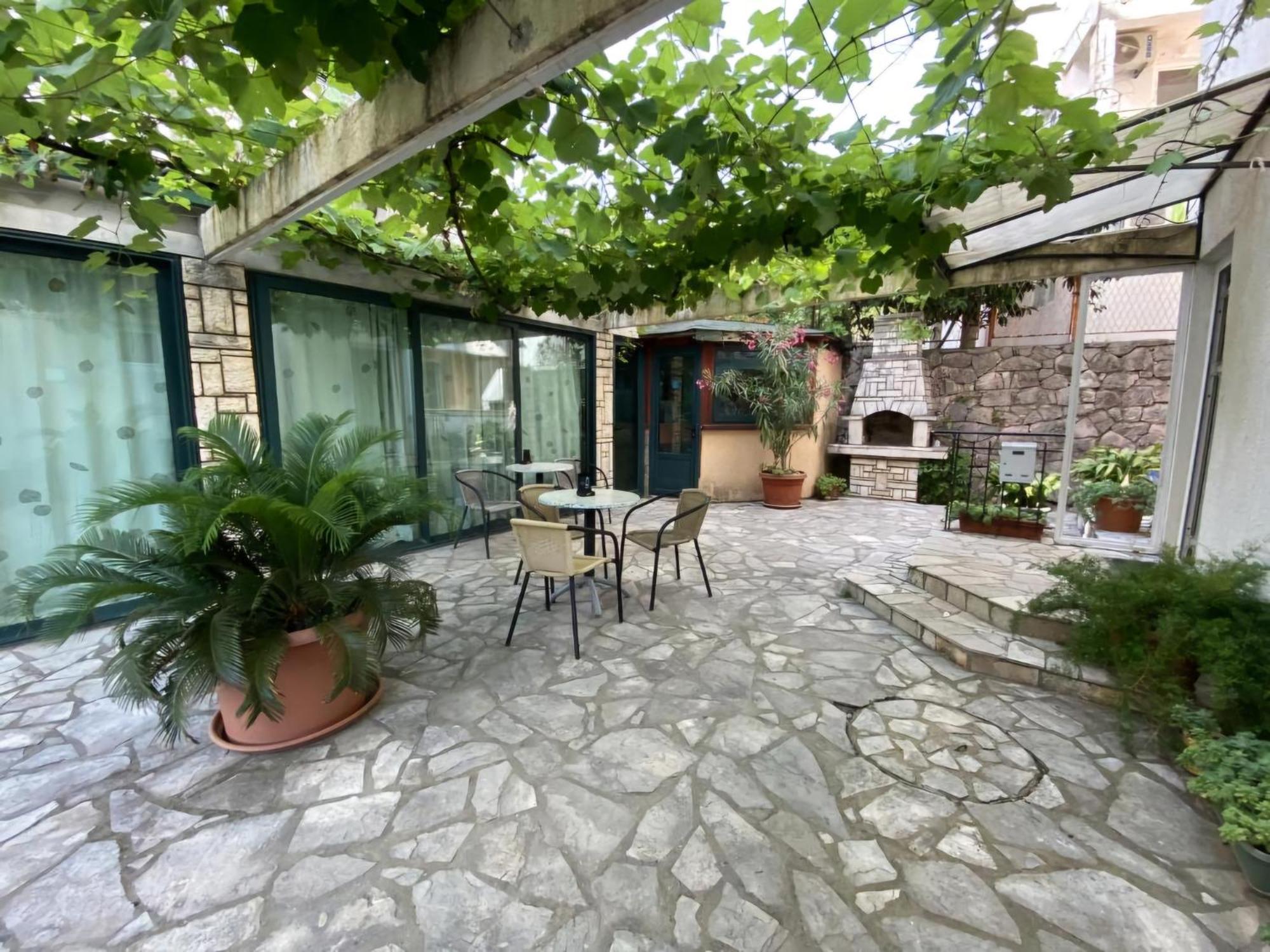 Guesthouse Tri Palme Bečići エクステリア 写真